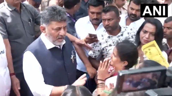 Congress Supporters Throng DK Shivakumar s Residence Demand Ministerial Berth for Indi MLA Yashavanta Patil Congress Supporters Throng DK Shivakumar s Residence Demand Ministerial Berth for Indi MLA Yashavanta Patil