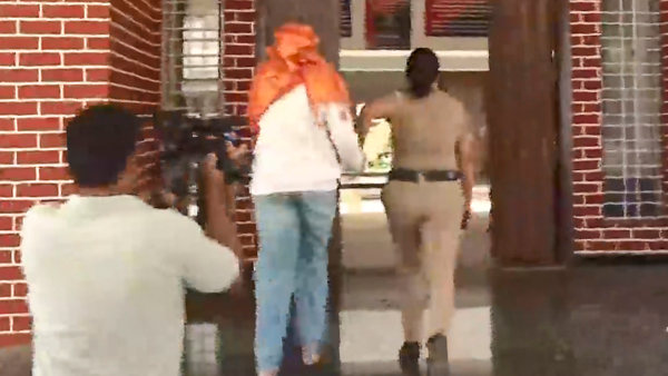 Ketan Agarwal Case Siya Goyal Allegedly Gave Sit Down Signal to Lover Chetan Chaudhary