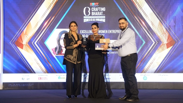 Miss & Mrs. Red Carpet Crown of India Wins Major Award!