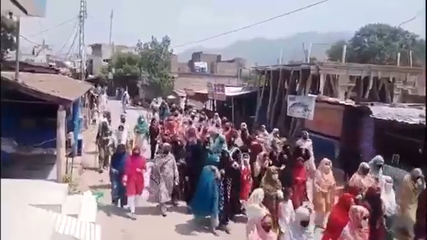 16 Killed 37 Injured as Pakistani Forces Open Fire on Unarmed Protesters in PoK 16 Killed 37 Injured as Pakistani Forces Open Fire on Unarmed Protesters in PoK