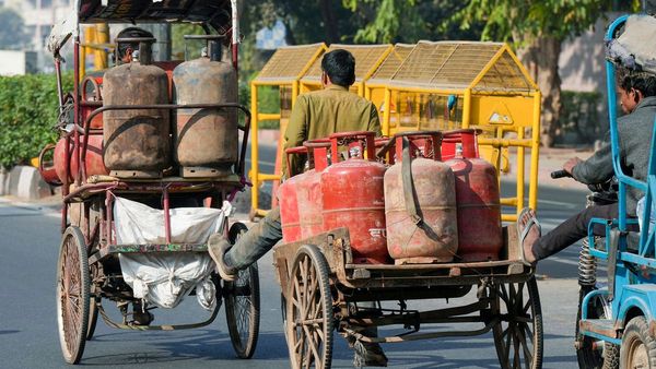 Commercial LPG cylinder price reduction for restaurants