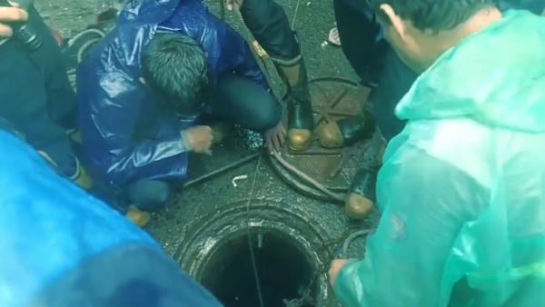 Man Missing After Falling Into Manhole Man Missing After Falling Into Manhole