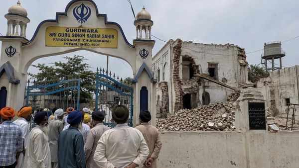 Damaged Gurdwara Sri Guru Singh Sabha Sahib in Pakistan Damaged Gurdwara Sri Guru Singh Sabha Sahib in Pakistan