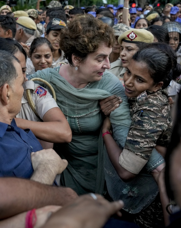 Priyanka Gandhi Detained in Protest Priyanka Gandhi Detained in Protest