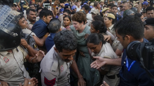 Priyanka Gandhi was leading the protest Priyanka Gandhi was leading the protest