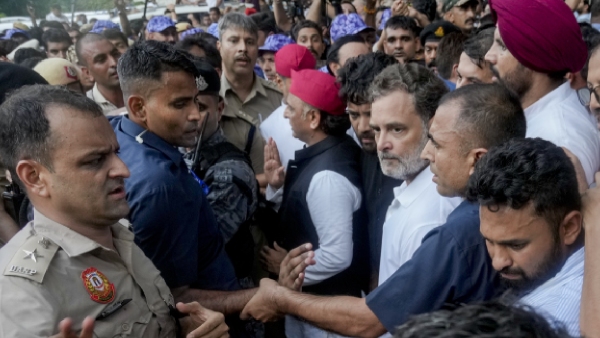 Rahul Gandhi and Akhilesh Yadav in Protest Rahul Gandhi and Akhilesh Yadav in Protest