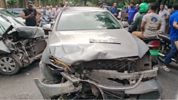 Mercedes-WagonR Collision