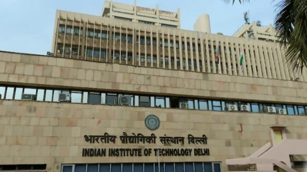 IIT Delhi Protest Students Allege Plainclothes Cop Filmed Campus Agitation IIT Delhi Protest Students Allege Plainclothes Cop Filmed Campus Agitation