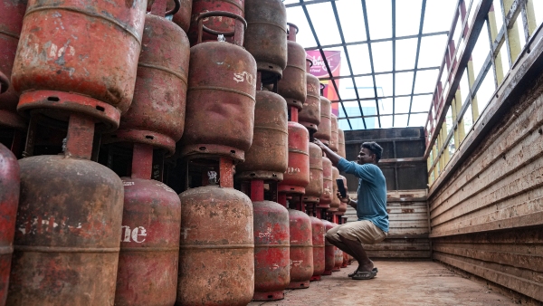 e-KYC Deadline for LPG Booking Ends Today What Indane HP Gas And Bharat Gas Users Need To Know