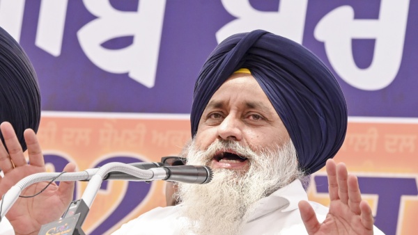 Former Punjab CM Sukhbir Singh Badal Attacked Near Gurdwara In Nanded Former Punjab CM Sukhbir Singh Badal Attacked Near Gurdwara In Nanded