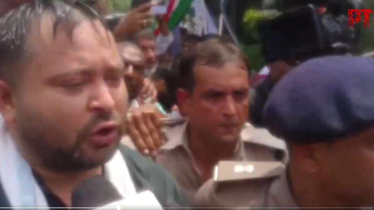 Patna: Tejashwi Yadav Detained as RJD Protests Alleged AK-47 Use at Siwan Student Protest