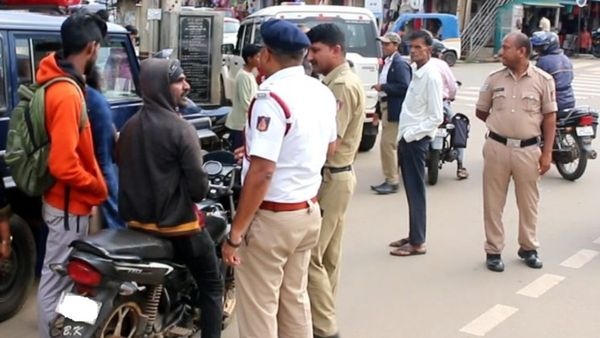Mumbai Traffic Challans Where To Go On September 12 To Settle Pending Fines At Lok Adalat Mumbai Traffic Challans Where To Go On September 12 To Settle Pending Fines At Lok Adalat