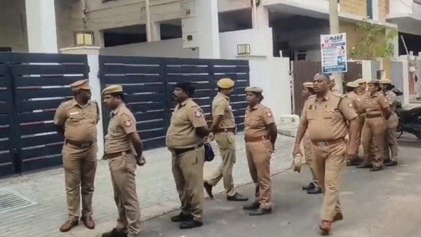 CCB Raids Anbil Mahesh s Residences In Chennai Tiruchy Former Minister Booked In Corruption Case CCB Raids Anbil Mahesh s Residences In Chennai Tiruchy Former Minister Booked In Corruption Case