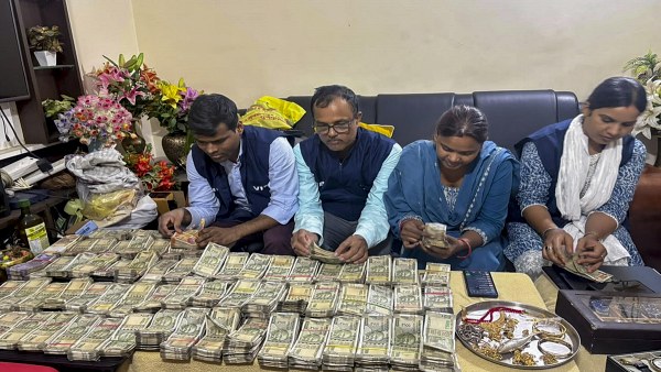 Bihar Vigilance Raids Bureaucrat Couple s Homes Recovers Rs 79 Lakh Cash 48 Luxury Watches