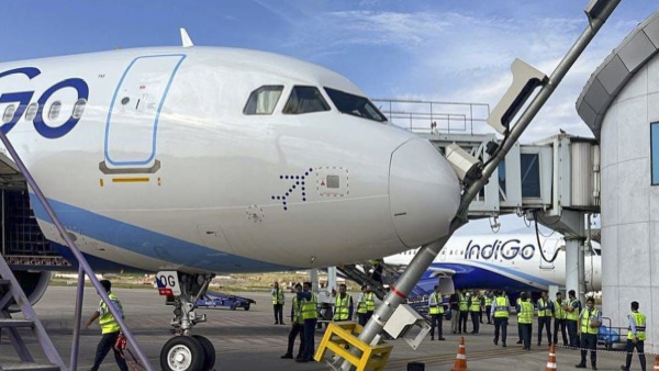 IndiGo flight hit Pole IndiGo flight hit Pole
