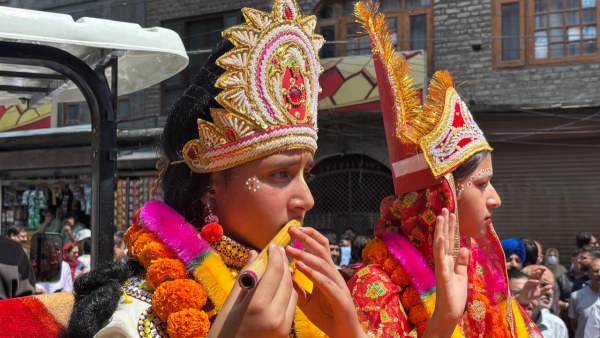 Janmashtami In Srinagar Kashmiri Pandits Take Out Traditional Procession Amid Tight Security Janmashtami In Srinagar Kashmiri Pandits Take Out Traditional Procession Amid Tight Security