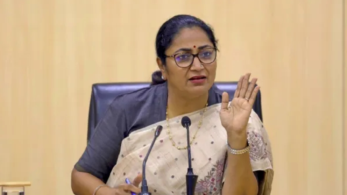 Delhi CM Rekha Gupta Steps Up Delhi’s Pollution Fight With New Vehicle Testing Measures