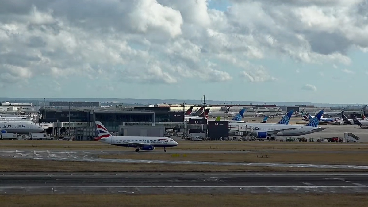 UK Flight Chaos: 300 Flights Canceled As NATS System Failure Disrupts Heathrow, Gatwick and Manchester