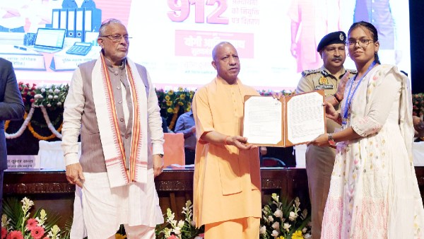 Yogi Adityanath Appointment Letter Ceremony Yogi Adityanath Appointment Letter Ceremony