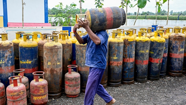 LPG Price Hike From October 1 Commercial Cylinders Get Costlier By Over Rs 60 LPG Price Hike From October 1 Commercial Cylinders Get Costlier By Over Rs 60