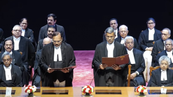 Justice Aparesh Kumar Singh taking oath