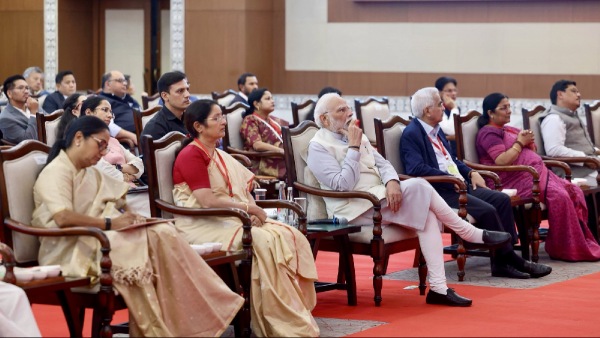 Rekha Gupta in Women Safety meeting Rekha Gupta in Women Safety meeting