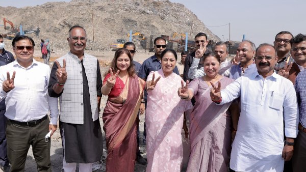 Rekha Gupta on Okhla Garbage Mountain