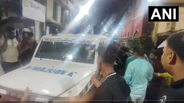 Kolkata s Chorbagan Sarbojanin Durga Puja pandal collapsed