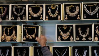 Chennai Gold Rates On April 28: 22K Know Which Jewellery Shop Offers Gold At Cheaper Price Today
