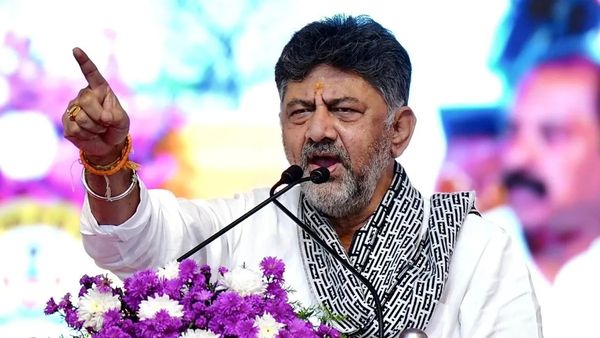 Karnataka Politics: ಡಿ.ಕೆ ಶಿವಕುಮಾರ್‌ಗೆ ಪಟ್ಟಾಭಿಷೇಕದ ಜೊತೆ ಸಿದ್ದರಾಮಯ್ಯ ನಾಲ್ವರು ಆಪ್ತರಿಗೆ ಡಿಸಿಎಂ ಹುದ್ದೆ ಸಾಧ್ಯತೆ  