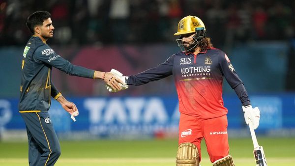 IPL 2026 Qualifier: ಆರ್‌ಸಿಬಿ ನಾಯಕ ರಜತ್ ಪಾಟಿದಾರ್ ಬೆಂಕಿಯಾಟಕ್ಕೆ ಬೆಚ್ಚಿದ ಜಿಟಿ ಬೌಲರ್ಸ್‌, 255 ರನ್‌ಗಳ ಬೃಹತ್ ಗುರಿ 