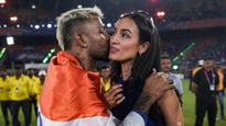 Hardik Pandya: ರಾಷ್ಟ್ರಧ್ವಜ ಹೊದ್ದುಕೊಂಡು ಪ್ರೇಯಸಿ ಜೊತೆ ಮಲಗಿದ್ದ ಹಾರ್ದಿಕ್ ಪಾಂಡ್ಯ ವಿರುದ್ಧ ದೂರು ದಾಖಲು