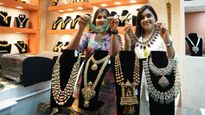 Gold Price: ಒಂದೇ ದಿನಕ್ಕೆ ಬಂಗಾರ ಬೆಲೆ ಭರ್ಜರಿ ಕುಸಿತ, ಗಗನಕ್ಕೇರಿದ ಬೆಳ್ಳಿ; ಬೆಂಗಳೂರಿನಲ್ಲಿ ಎಷ್ಟಿದೆ ದರ? 