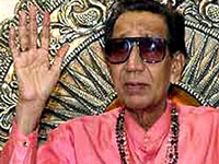 Thackeray lauds Muslim body for expelling Kasab lawyer Thackeray lauds Muslim body for expelling Kasab lawyer