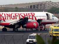 Air mishap averted at Mumbai airport Air mishap averted at Mumbai airport