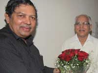 Yeddyurappa congratulates J. Santosh Hegde in New Delhi Yeddyurappa congratulates J. Santosh Hegde in New Delhi