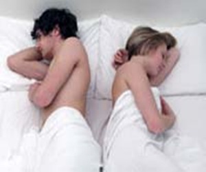 ಸುಖ ನೀಡದ ದುಬೈ ಗಂಡ ಸುಖ ನೀಡದ ದುಬೈ ಗಂಡ