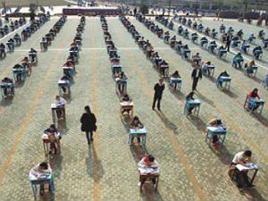 school-china-holds-exams-in-field-to-be-cheat-proof school-china-holds-exams-in-field-to-be-cheat-proof