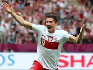 Poland hold Russia to stay in Euro hunt Poland hold Russia to stay in Euro hunt