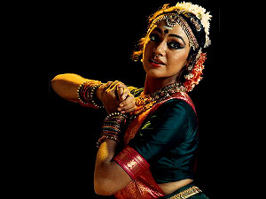 chennai-actress-shobana-disciples-eve-teased chennai-actress-shobana-disciples-eve-teased