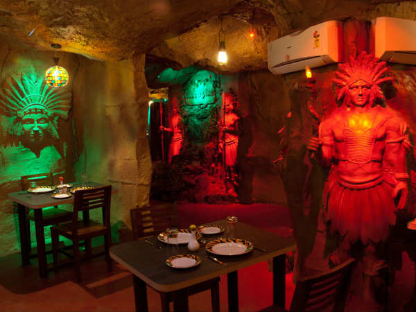 ಶಿಲೆಯಲ್ಲಿ ಅರಳಿದಂತಹ ಪ್ರಾಚೀನ ಗುಹೆ