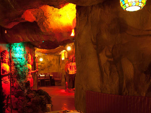 ಕೇವ್ ಎನ್ ಡೈನ್ ಎಲ್ಲಿದೆ?