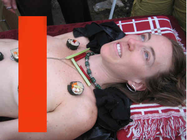 ಸುಗಂಧ ದ್ರವ್ಯಗಳಿಂದ ಸ್ನಾನ ಮಾಡಿರುತ್ತಾರೆ