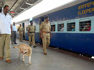 mumbai-woman-robbed-of-18-l-cash-jewellery-indore-train mumbai-woman-robbed-of-18-l-cash-jewellery-indore-train