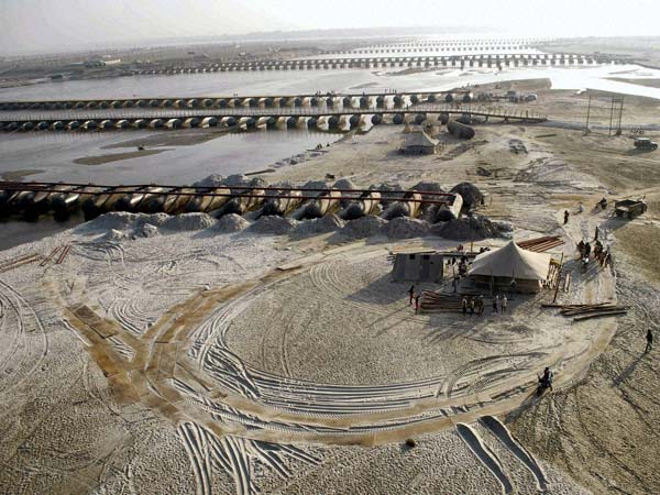 ತಾತ್ಕಾಲಿಕ ಸೇತುವೆಗಳ ನಿರ್ಮಾಣ ತಾತ್ಕಾಲಿಕ ಸೇತುವೆಗಳ ನಿರ್ಮಾಣ