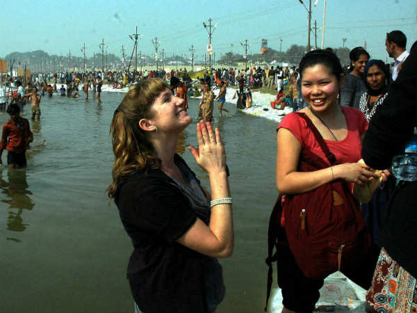 ನಮಸ್ಕಾರ ಮಾಡೋದು ಹೀಗೆ ಅಲ್ವಾ?