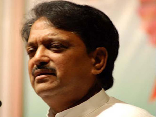 ಭಾರಿ ಭೂ ಹಗರಣದಲ್ಲಿ ಕಾಂಗ್ರೆಸ್ಸಿಗರು ಭಾರಿ ಭೂ ಹಗರಣದಲ್ಲಿ ಕಾಂಗ್ರೆಸ್ಸಿಗರು