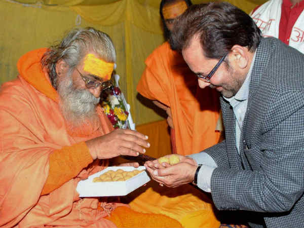 ನಾಗಾ ಸಾಧುಗಳು, ಭಕ್ತಾದಿಗಳ ಆಚರಣೆಗಳು ನಾಗಾ ಸಾಧುಗಳು, ಭಕ್ತಾದಿಗಳ ಆಚರಣೆಗಳು