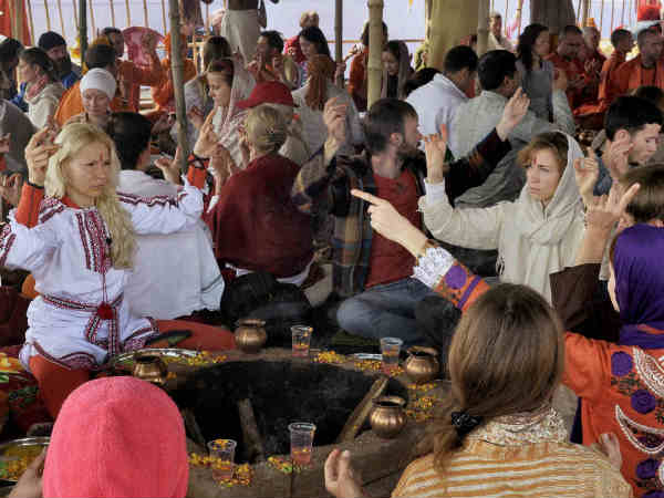 ನಾಗಾ ಸಾಧುಗಳು, ಭಕ್ತಾದಿಗಳ ಆಚರಣೆಗಳು ನಾಗಾ ಸಾಧುಗಳು, ಭಕ್ತಾದಿಗಳ ಆಚರಣೆಗಳು