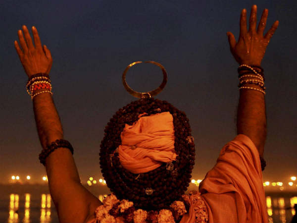 ನಾಗಾ ಸಾಧುಗಳು, ಭಕ್ತಾದಿಗಳ ಆಚರಣೆಗಳು ನಾಗಾ ಸಾಧುಗಳು, ಭಕ್ತಾದಿಗಳ ಆಚರಣೆಗಳು